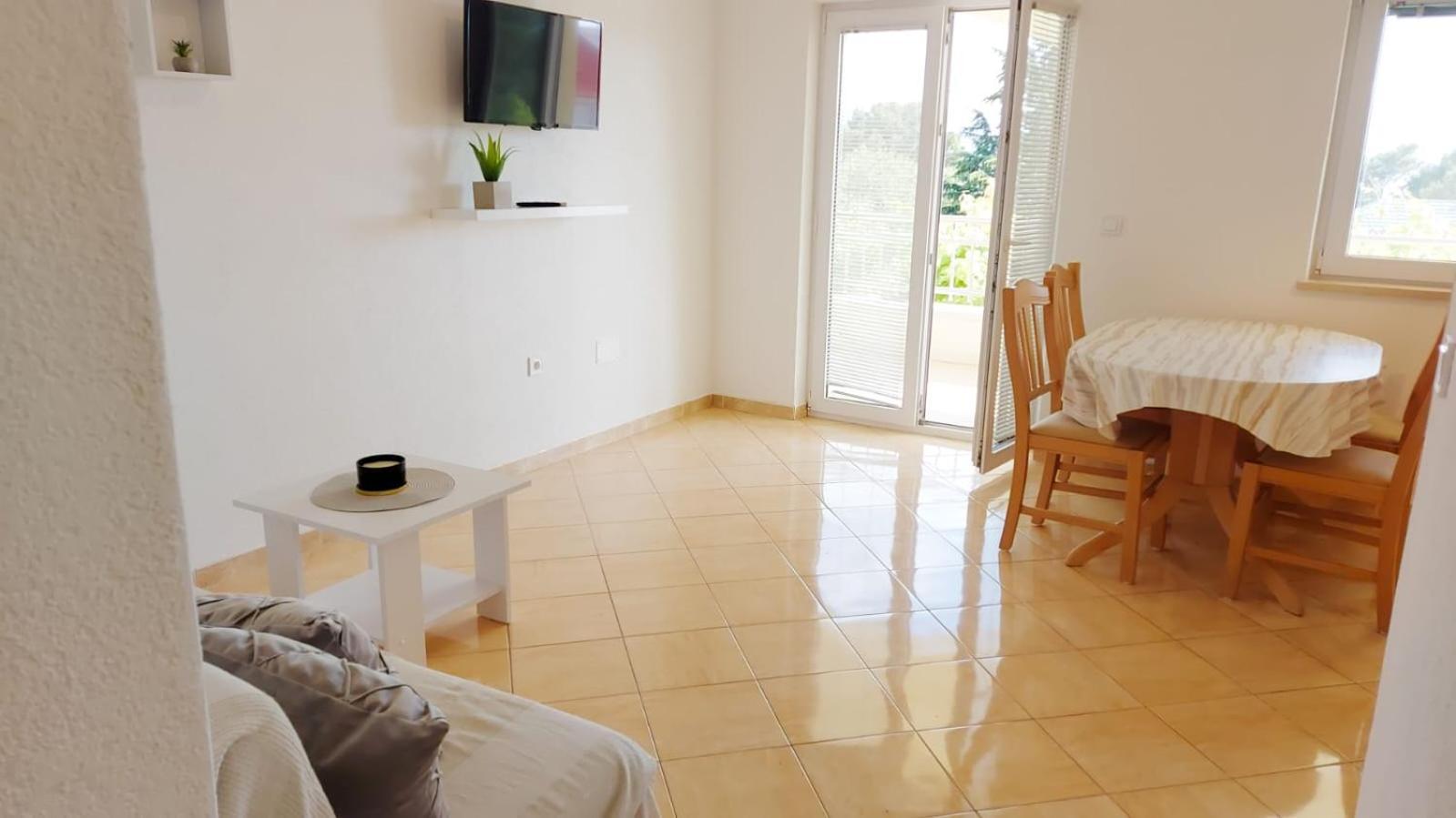 Apartments Gojevic Bol Quarto foto